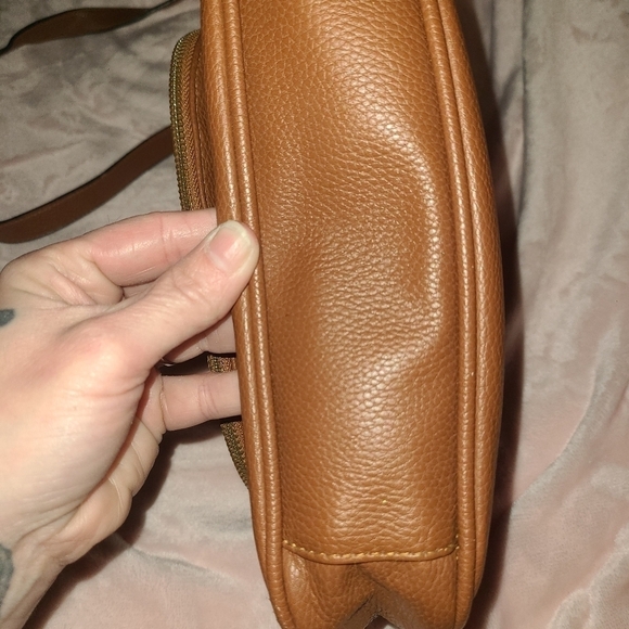 Caramel color crossbody bag - Picture 7 of 7